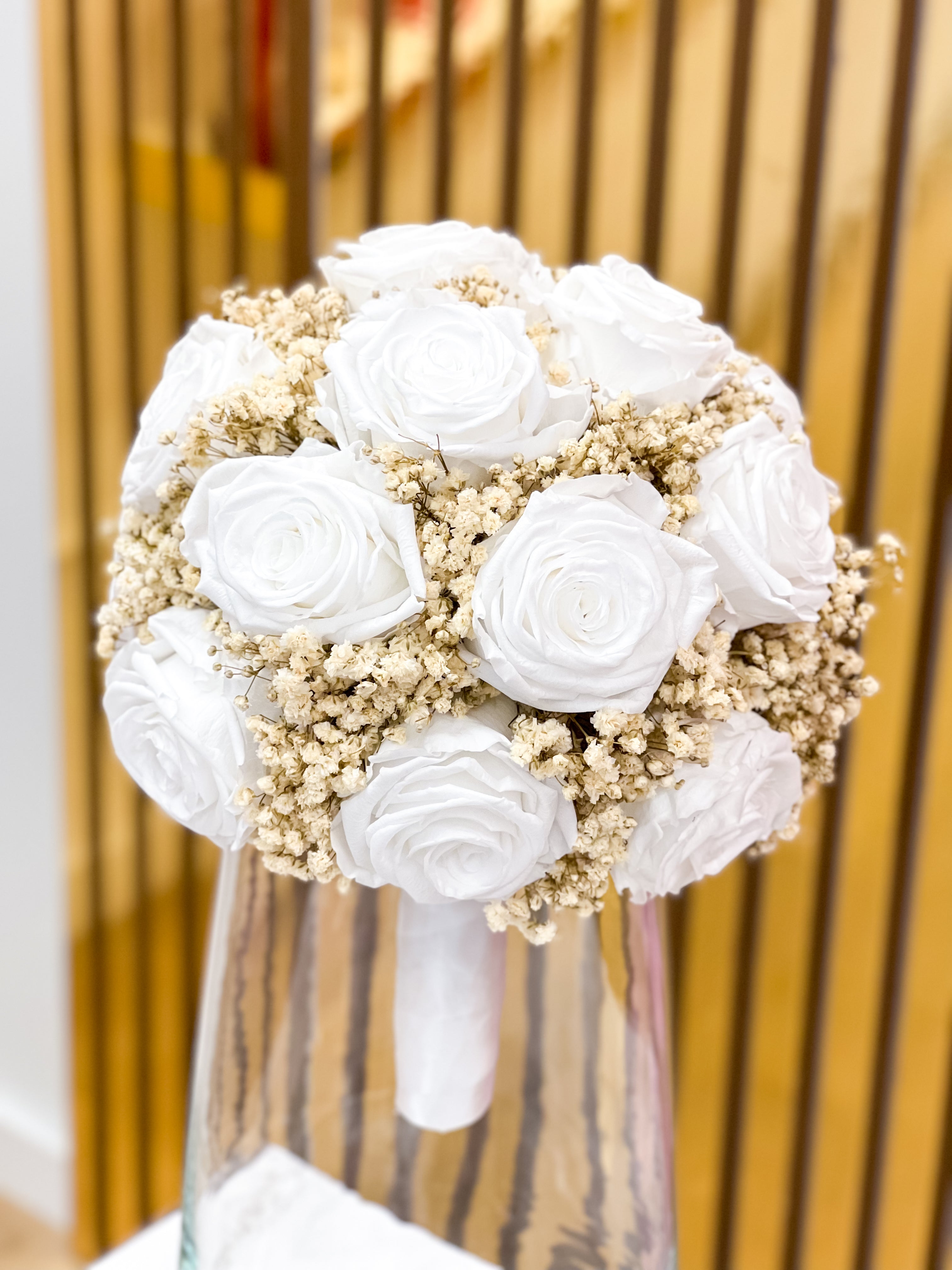 【大判希少本】A Treasury of Bridal Bouquet Classic Bridal Bouquet White and Cream Roses Bucharest – The Bloom